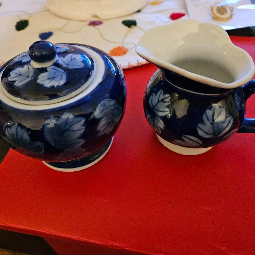 vintage designpac creamer and sugar bowl flow blue leaf design hand painted 1970